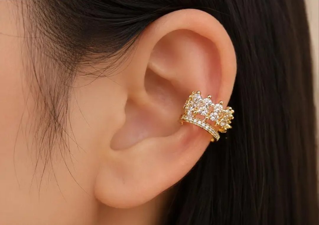 Statement Kiara Advani's earcuffs